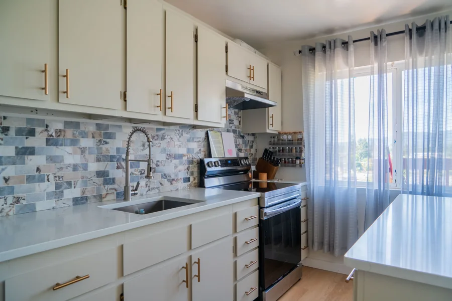 ADU kitchen with a breakfast bar and stainless appliances
